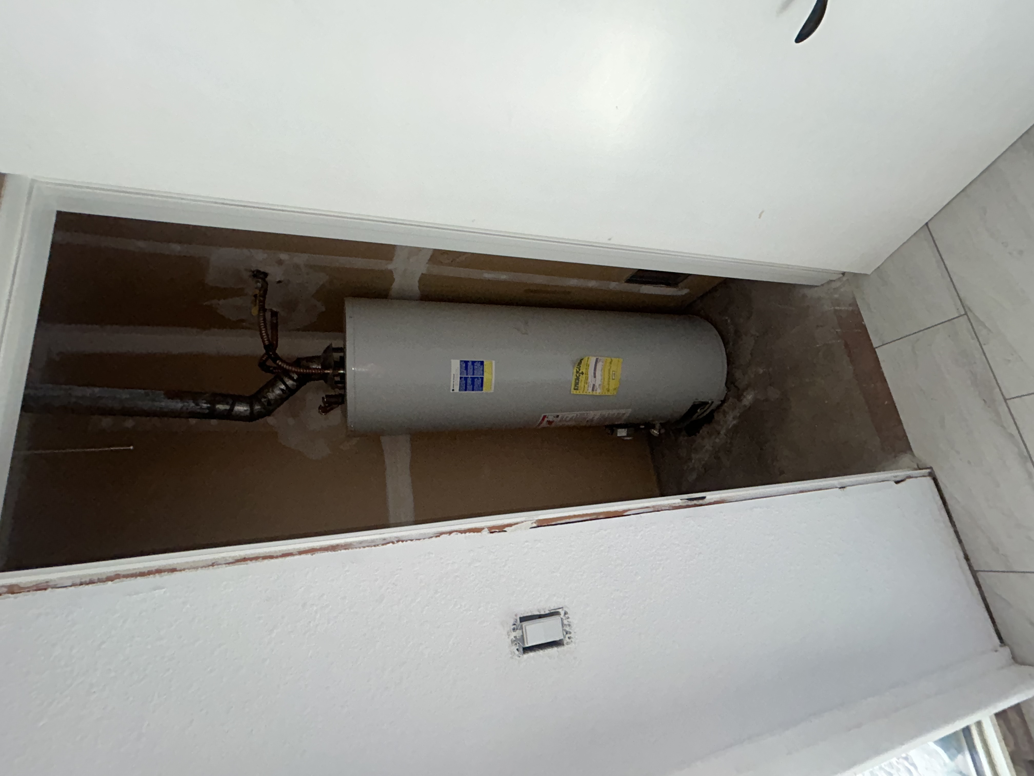 Leaking 25-year-old Bradford White gas water heater in Sun City, AZ